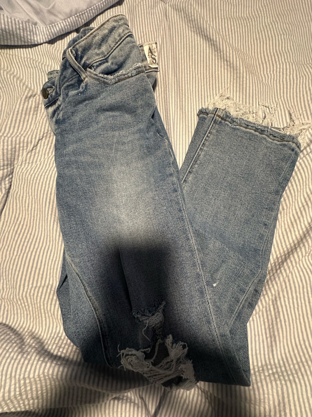 Altar'd State Light Blue Cropped Raw-Hem Jeans
